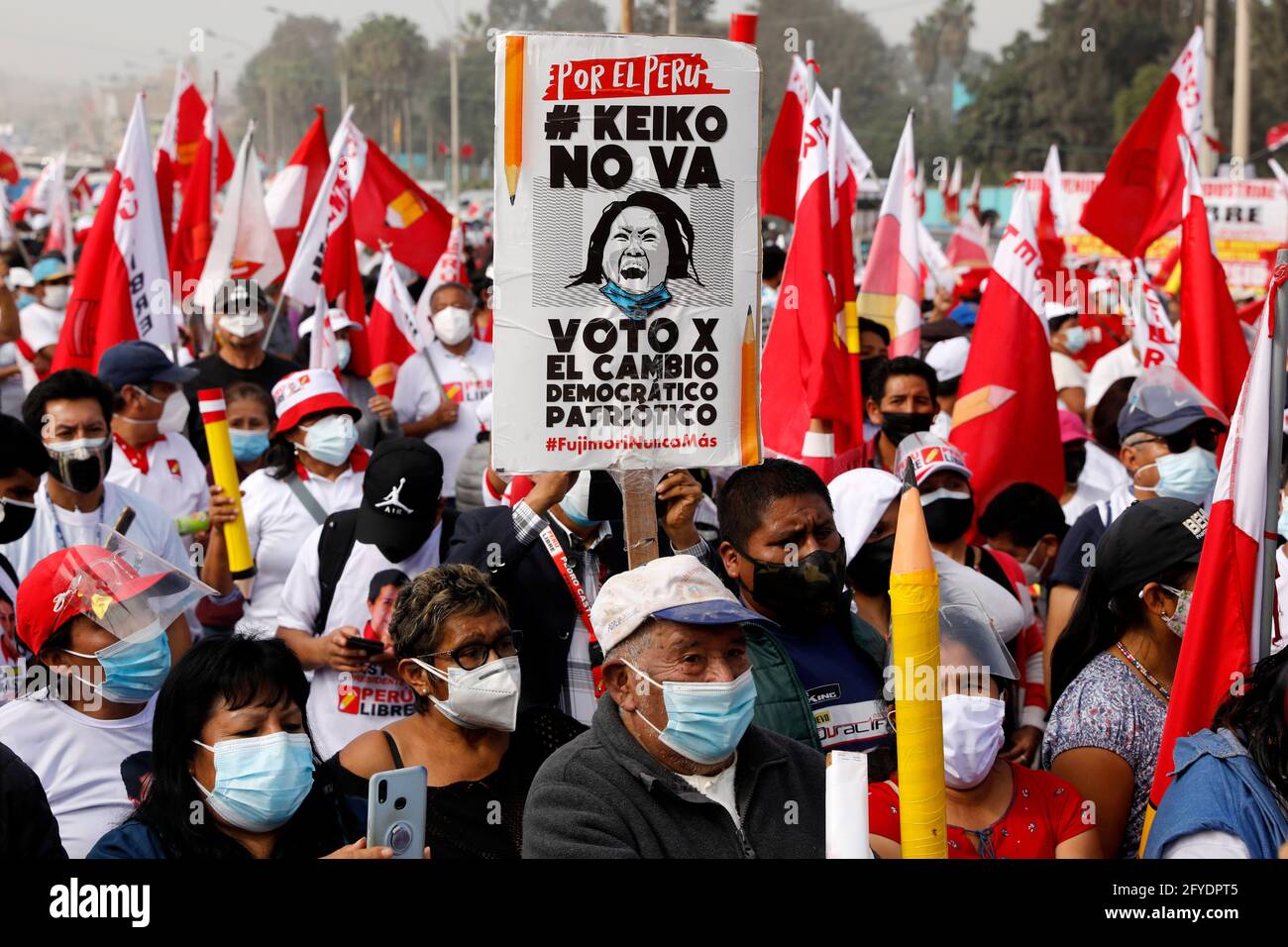 Lima, Peru. 26th May, 2021. People holding a poster against Keiko Fujimori attend a campaign rally for Presidential candidate Pedro Castillo, in Villa El Salvador neighborhood. On June 6 Peruvians will go to the polls to elect new President between Castillo and Keiko Fujimori. Credit: Mariana Bazo/ZUMA Wire/Alamy Live News Stock Photo
