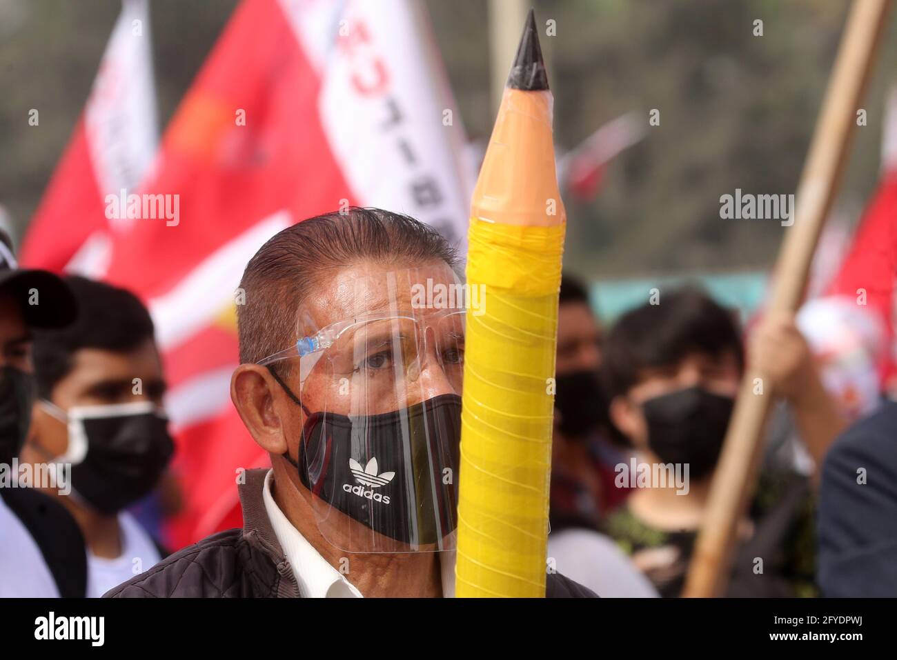 Lima, Peru. 26th May, 2021. A man holding a pencil, the symbol of the party, attends a campaign rally for Presidential candidate Pedro Castillo, in Villa El Salvador neighborhood. On June 6 Peruvians will go to the polls to elect new President between Castillo and Keiko Fujimori. Credit: Mariana Bazo/ZUMA Wire/Alamy Live News Stock Photo
