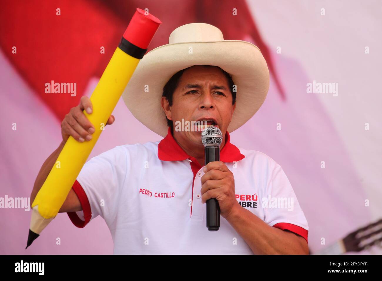 Lima, Peru. 26th May, 2021. Presidential candidate PEDRO CASTILLO gives a speech during a campaign rally in Villa El Salvador neighborhood. On June 6 Peruvians will go to the polls to elect new President between Castillo and Keiko Fujimori. Credit: Mariana Bazo/ZUMA Wire/Alamy Live News Stock Photo