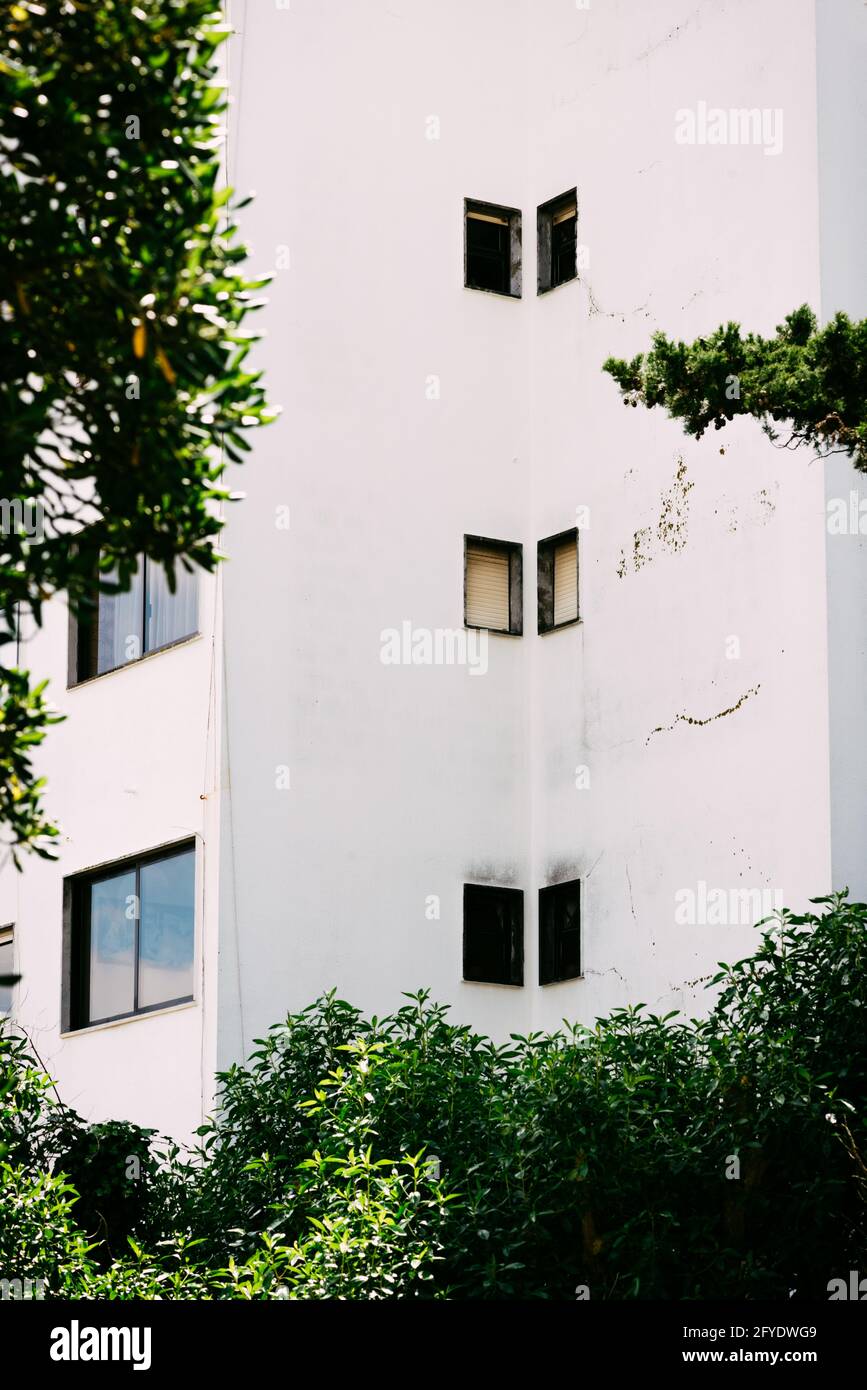 White facade detail vertical hi-res stock photography and images - Alamy