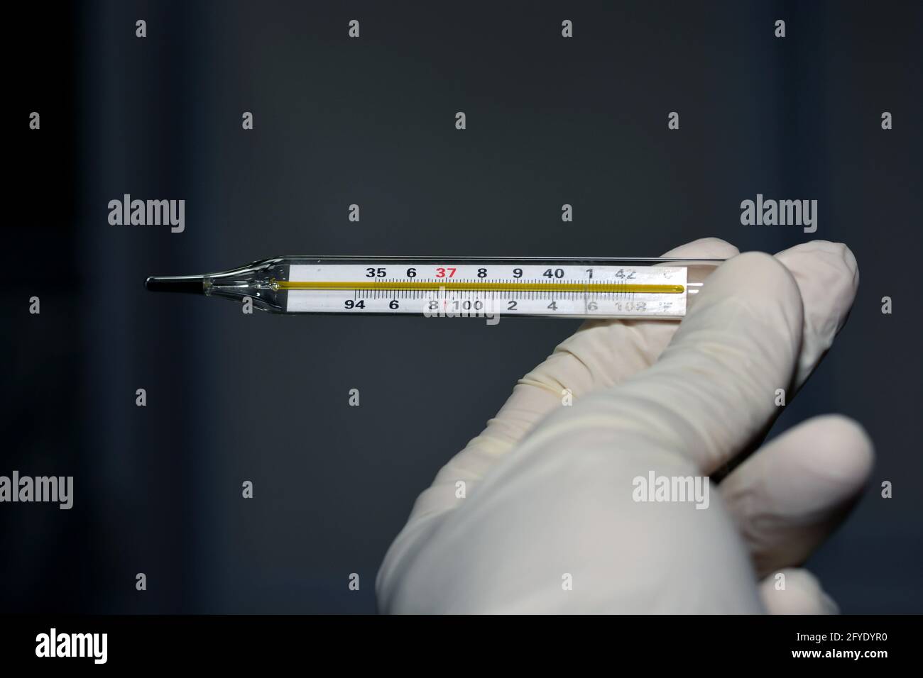 Medical mercury thermometer for measuring body temperature, clinical