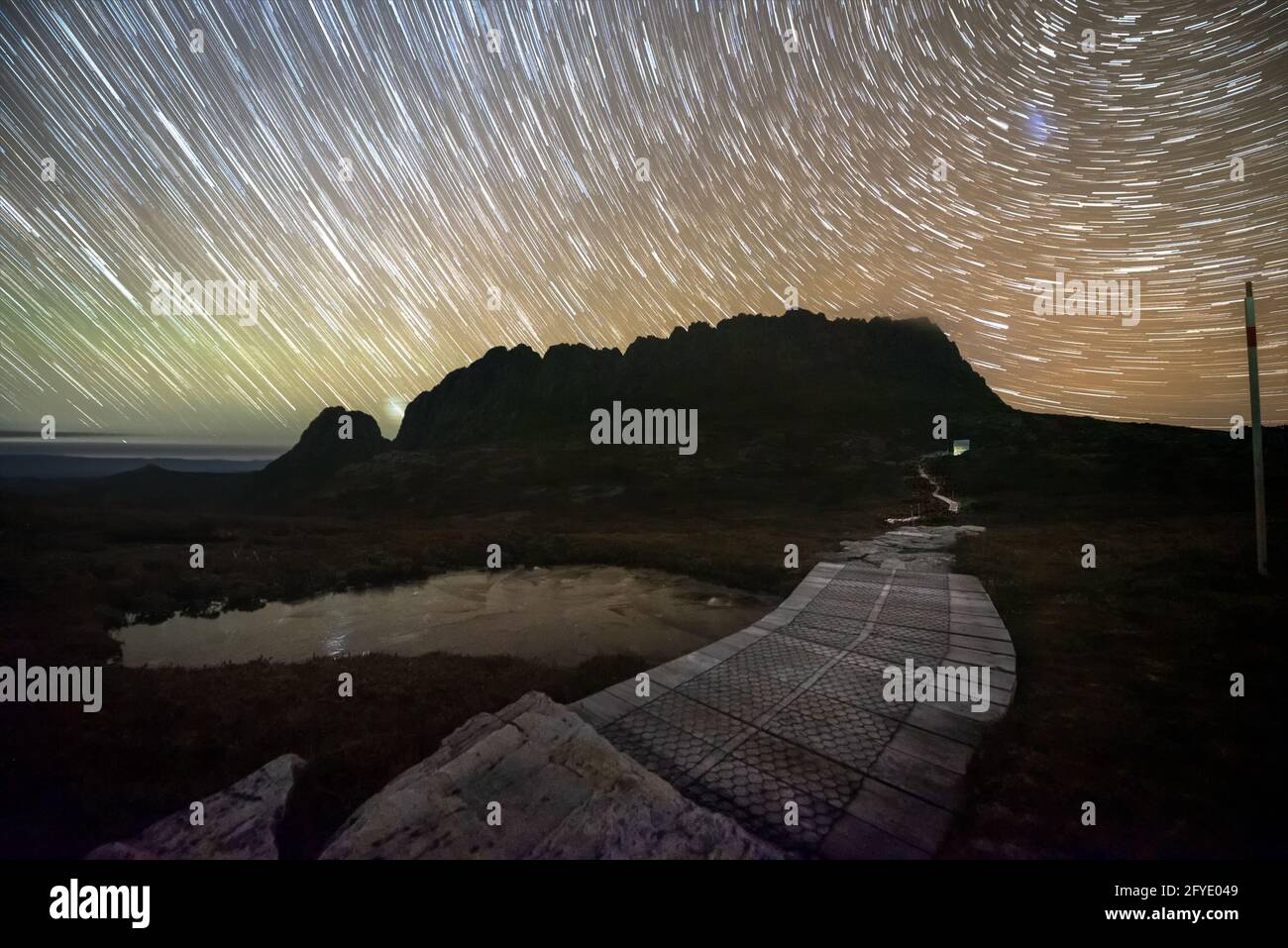 Star trail over Cradle Mountain summit and the Overland Track Stock Photo