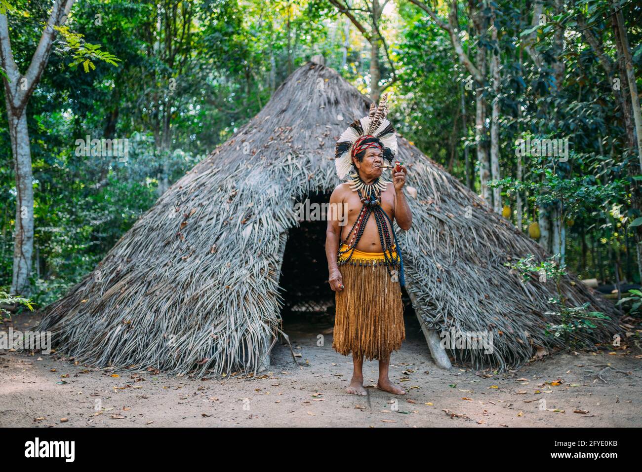 Page 20 - Smoking A Pipe High Resolution Stock Photography and Images -  Alamy