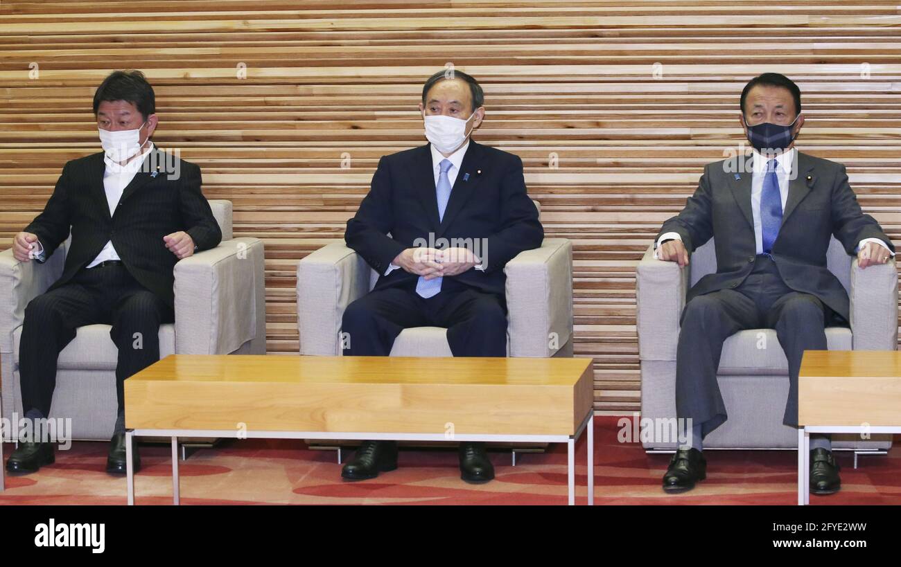 Japanese Prime Minister Yoshihide Suga (C), Finance Minister Taro Aso ...