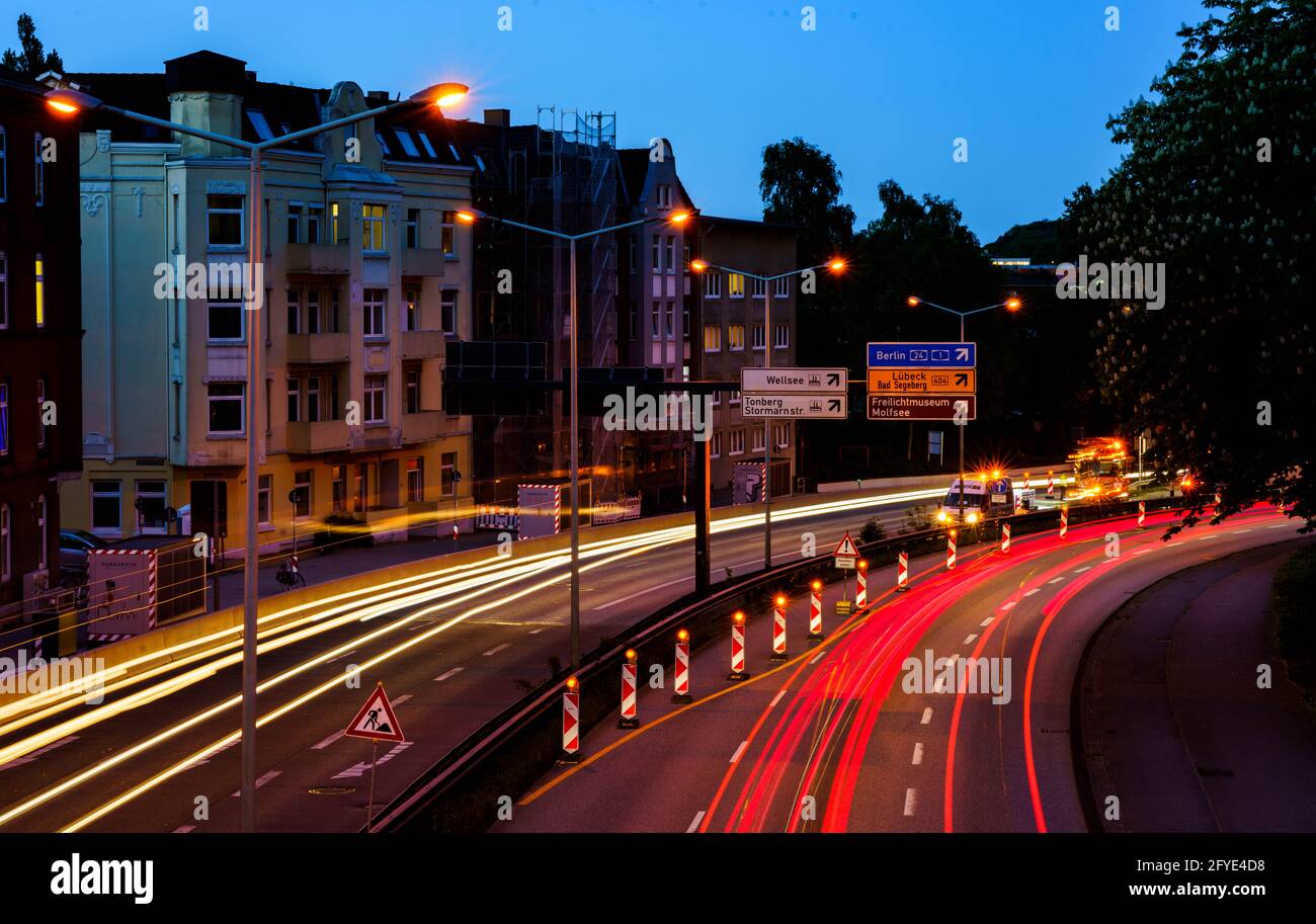 Kiel, Germany. 27th May, 2021. Cars drive over the Theodor-Heuss-Ring in  the evening hours. The Federal Administrative Court decides on 28.05.2021  on complaints about diesel driving bans in Hamburg, Kiel and Ludwigsburg.