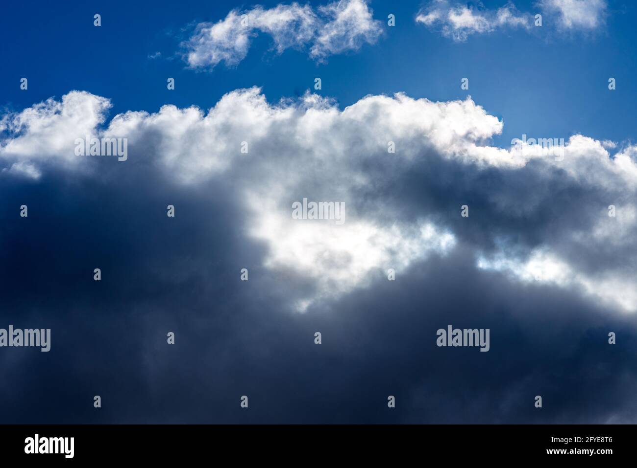 Dramatic blue sky with white cloud and clouds background Stock Photo ...