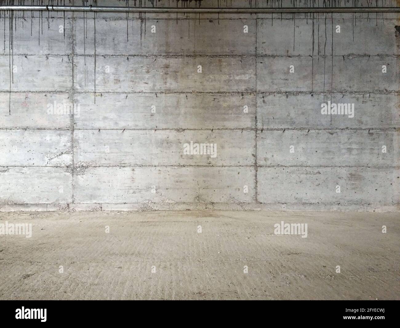 Exposed concrete room hi-res stock photography and images - Alamy