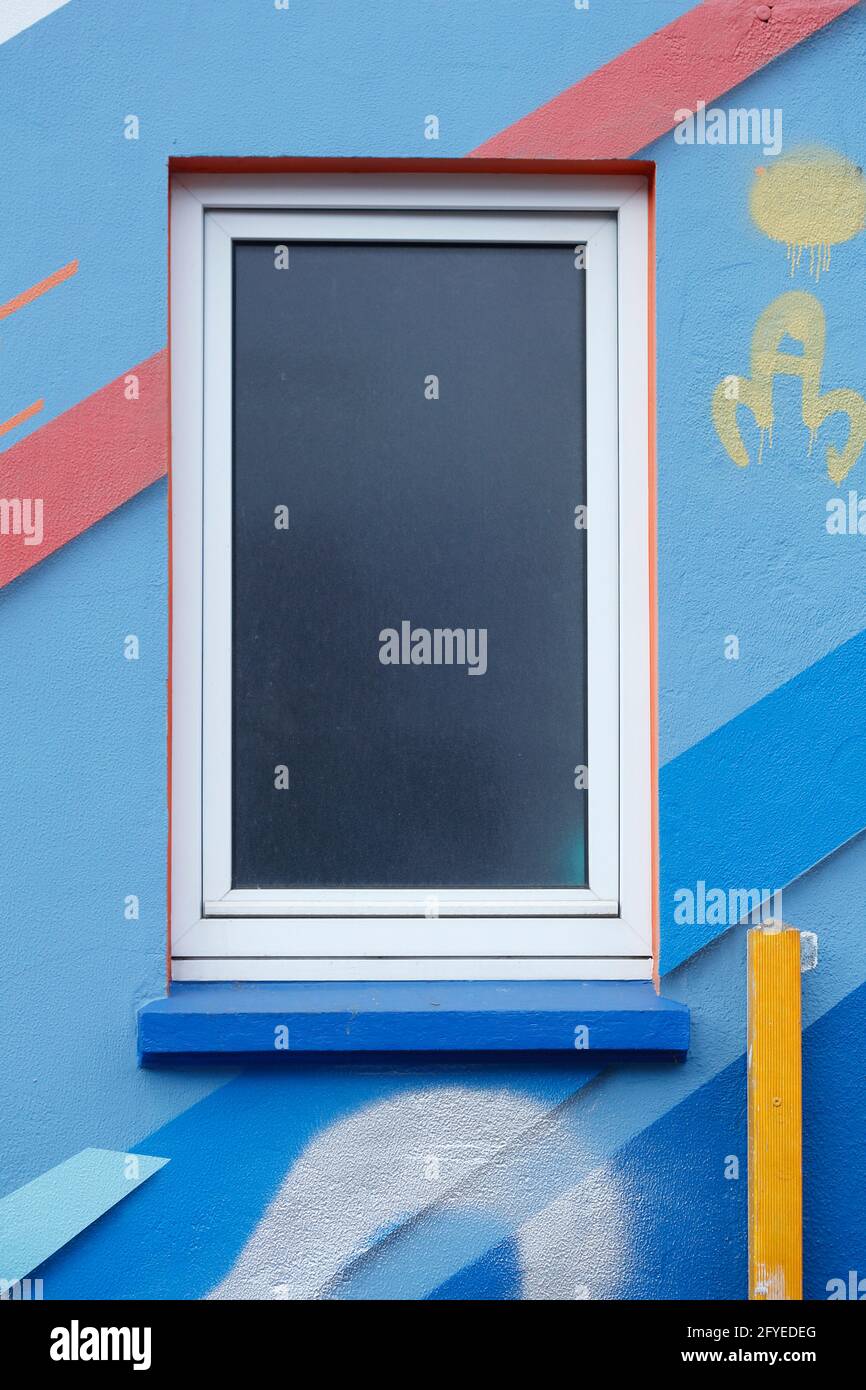 Fenster an einer bunt bemalten Hauswand, Deutschland, Europa Stock Photo