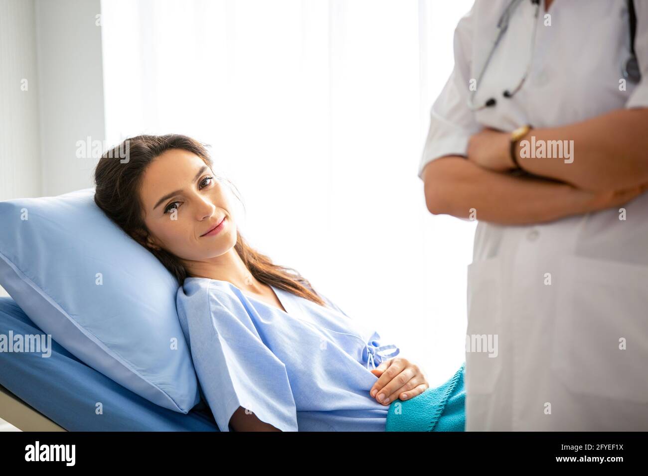 Doctor patient consultation kerala hi-res stock photography and images ...