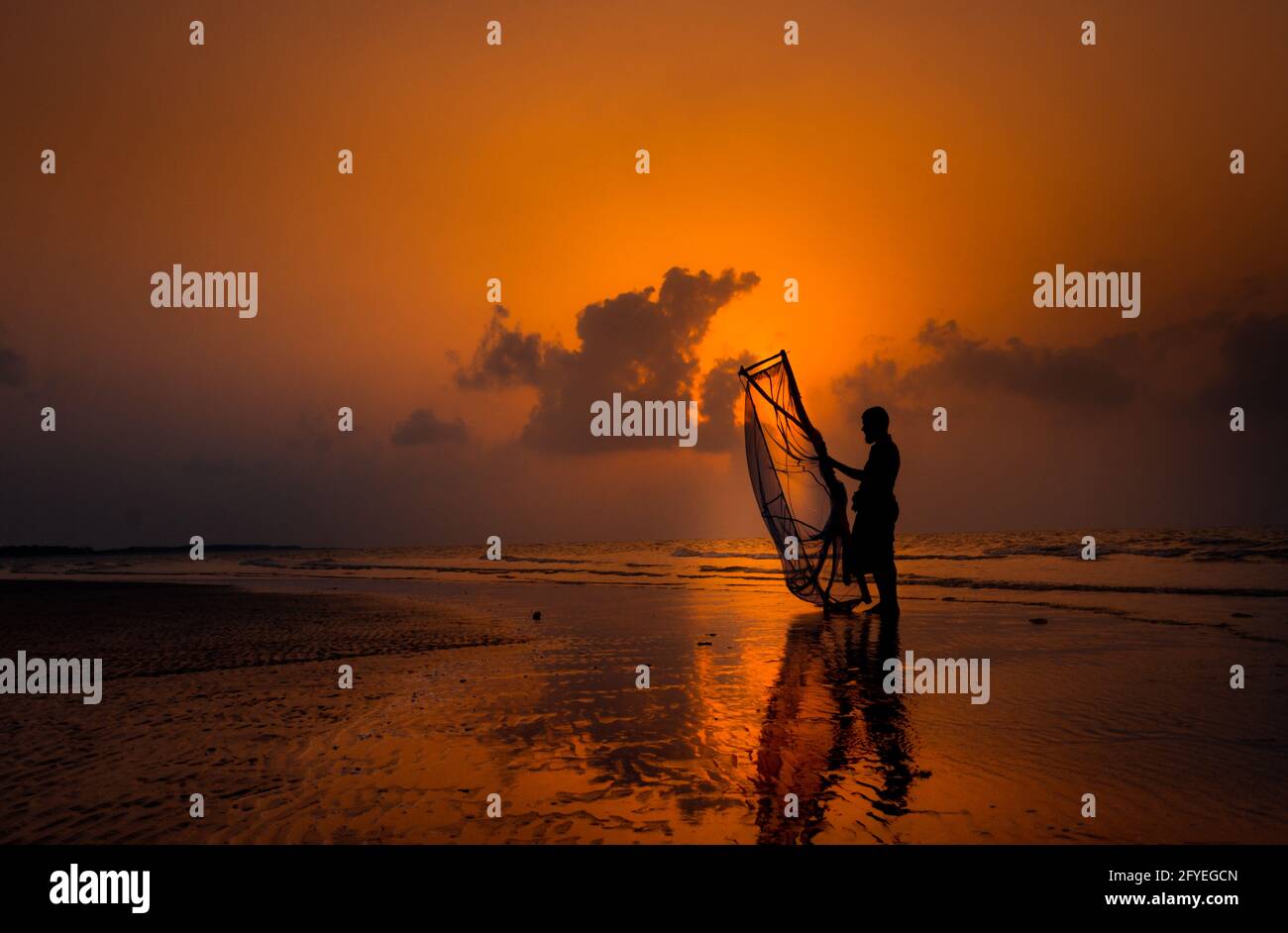 Beautiful sunrise on the sea Stock Photo - Alamy