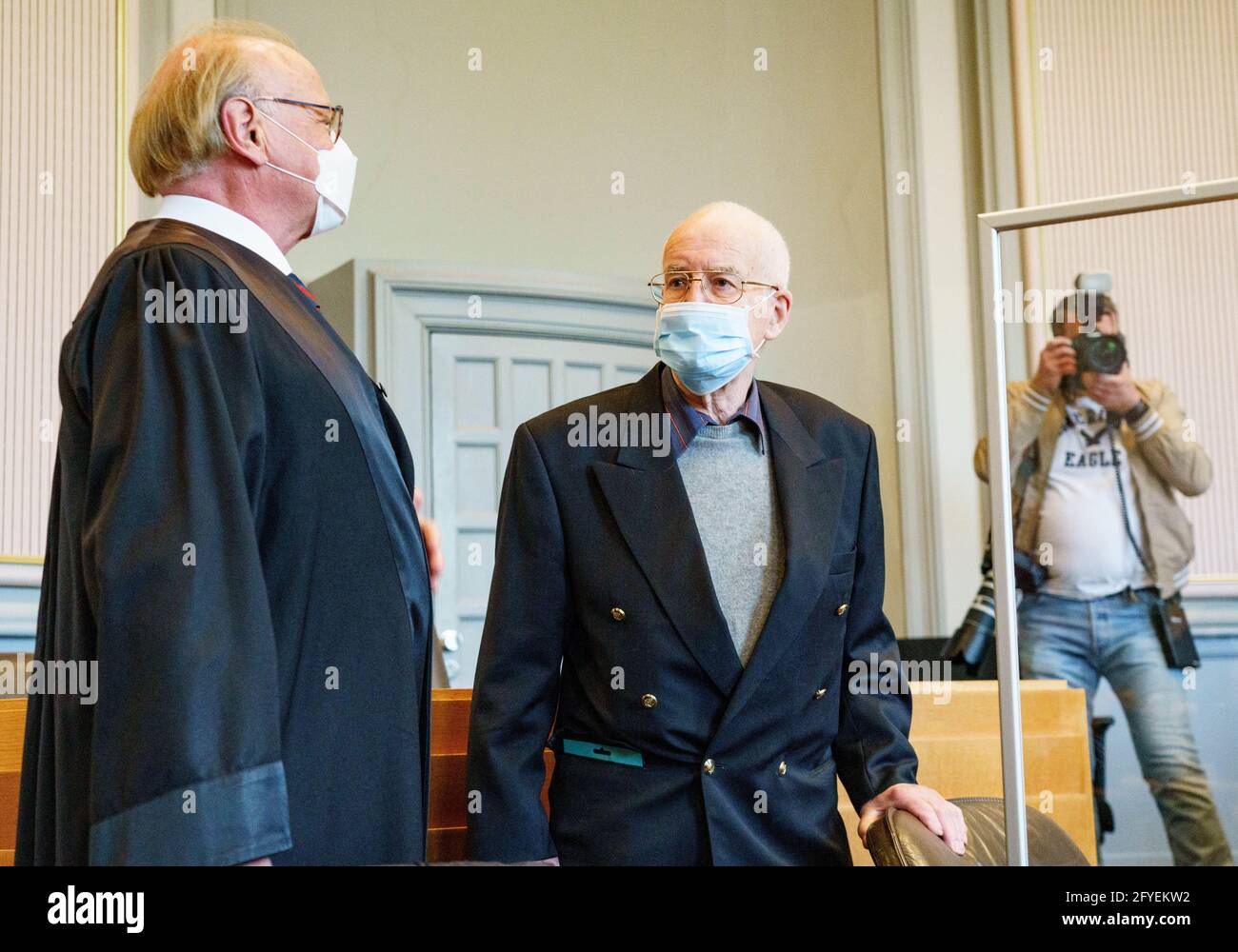 Kiel, Germany. 28th May, 2021. The 84-year-old accused of possession of a tank (M) and his lawyer Gerald Goecke (l), wait in the courtroom for the start of the trial. The accused from Heikendorf is said to have been in unauthorized possession of an old battle tank of the type 'Panther' from the Second World War, a torpedo, a mortar of 5 cm caliber as well as an anti-aircraft gun of 8.8 cm caliber until they were seized in 2015. Credit: Axel Heimken/dpa/Alamy Live News Stock Photo