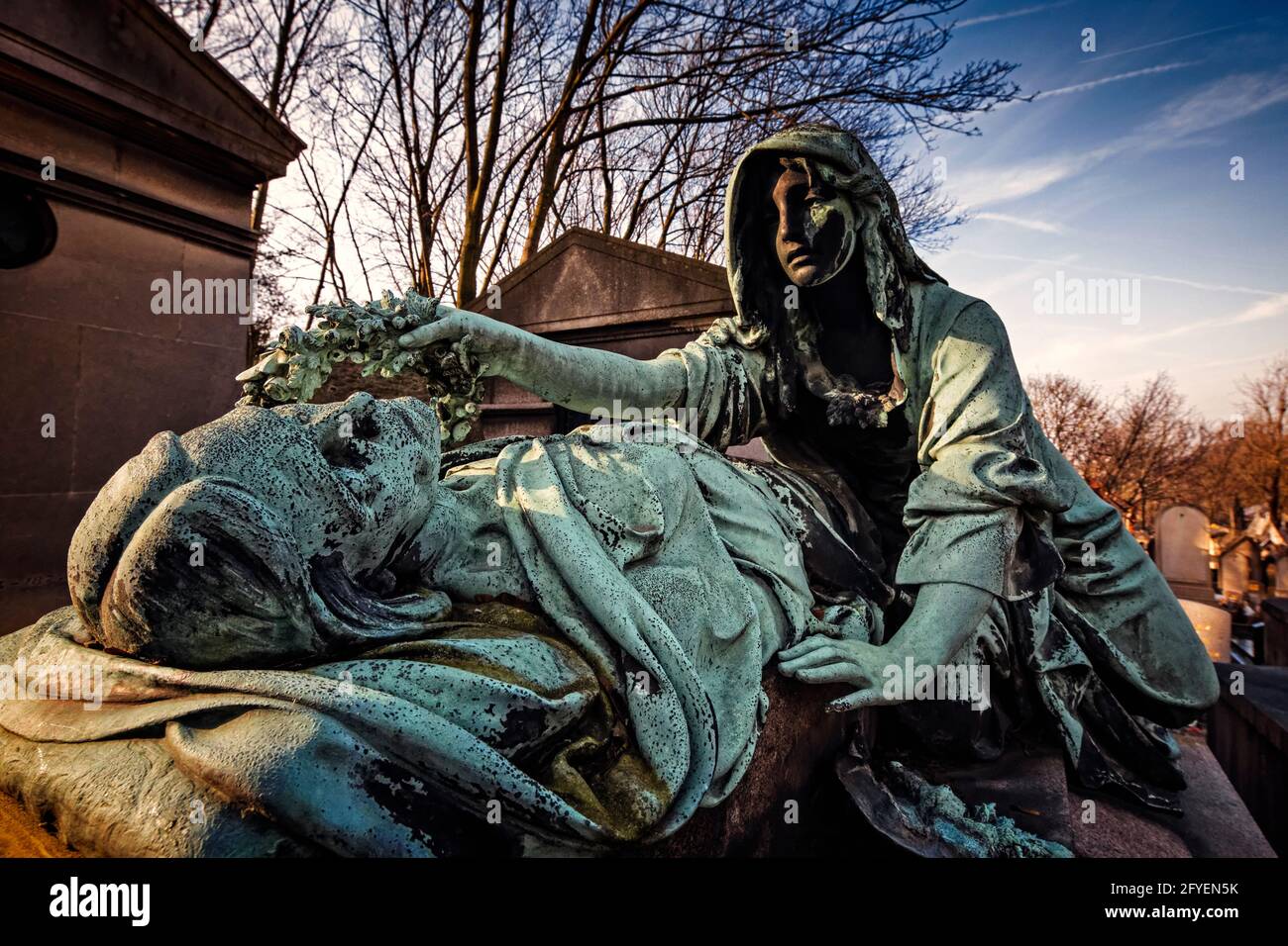 Recumbent effigy hi-res stock photography and images - Alamy