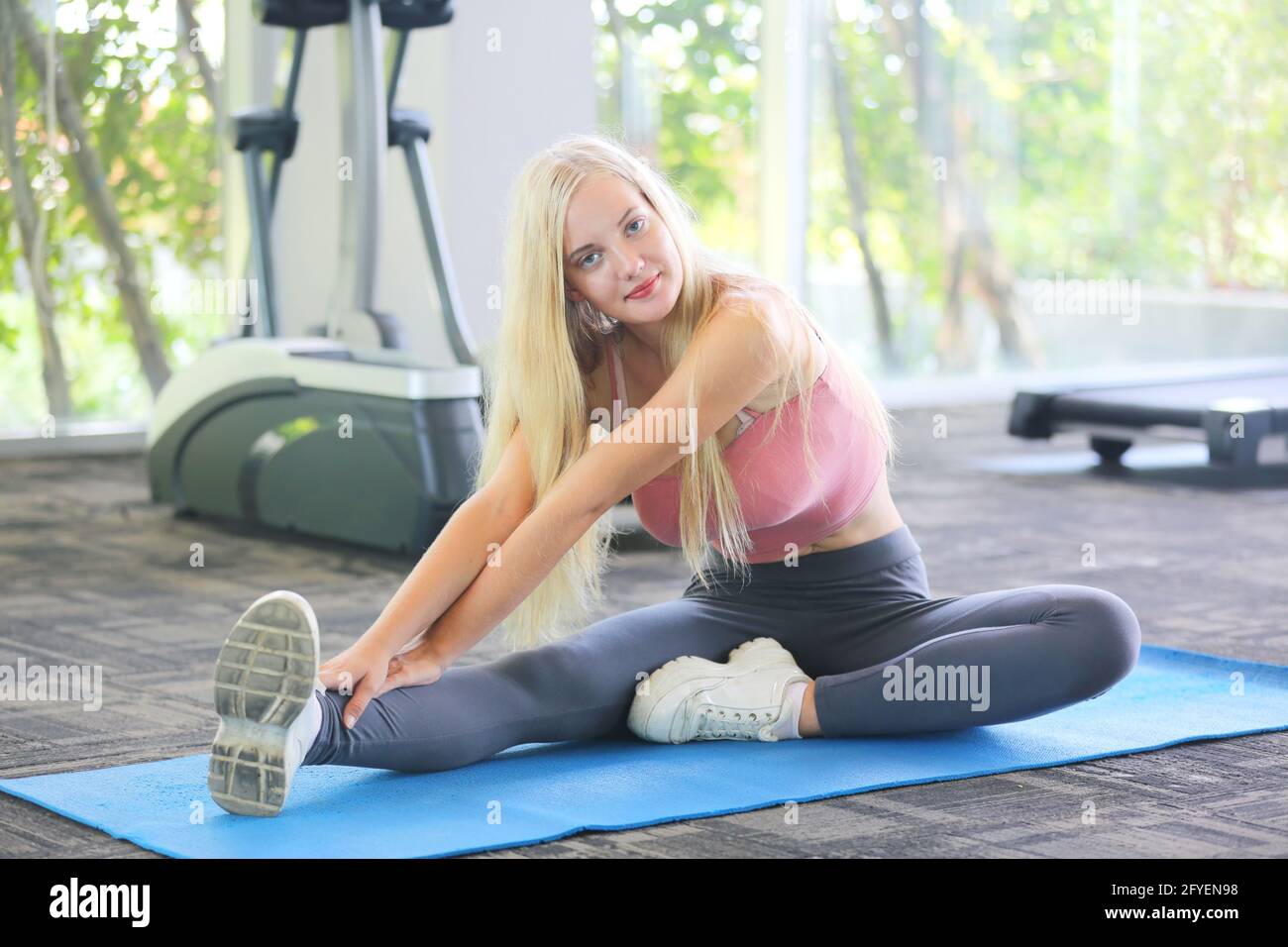 active lifestyles, workouts, stretching, active wear, yoga, yoga pants, pushing yourself, physical fitness, training, running, exercising, healthy liv Stock Photo