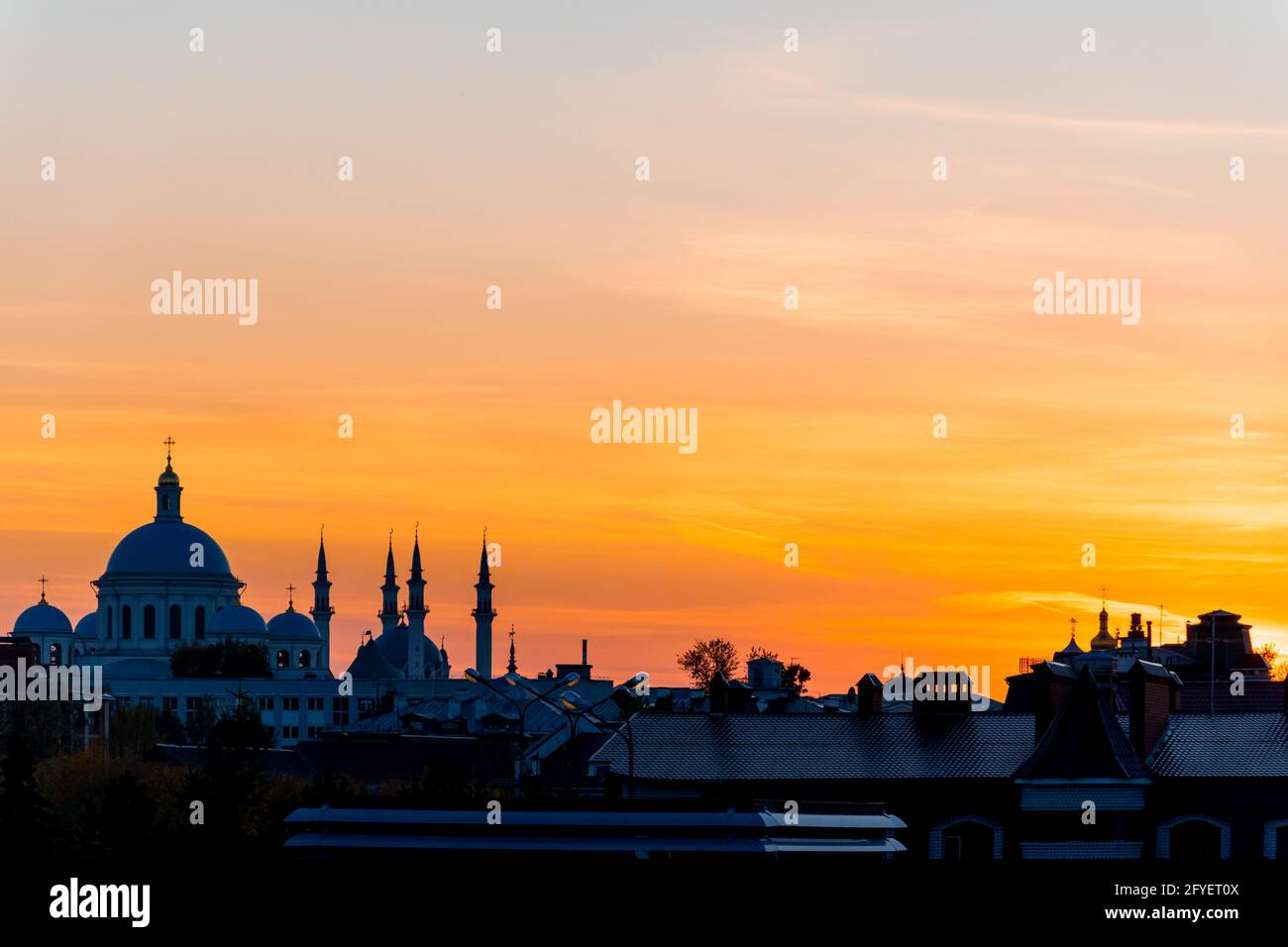 View of the sunset over the historical center of Kazan, the Cathedral of the Kazan Icon of the Mother of God and the minarets of the Kul Sharif Mosque Stock Photo