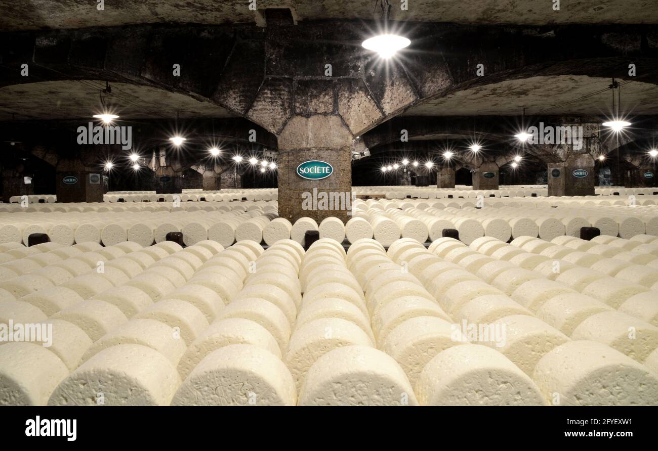 FRANCE. AVEYRON (12) ROQUEFORTSURSOULZON. CELLAR REFINING CHEESE