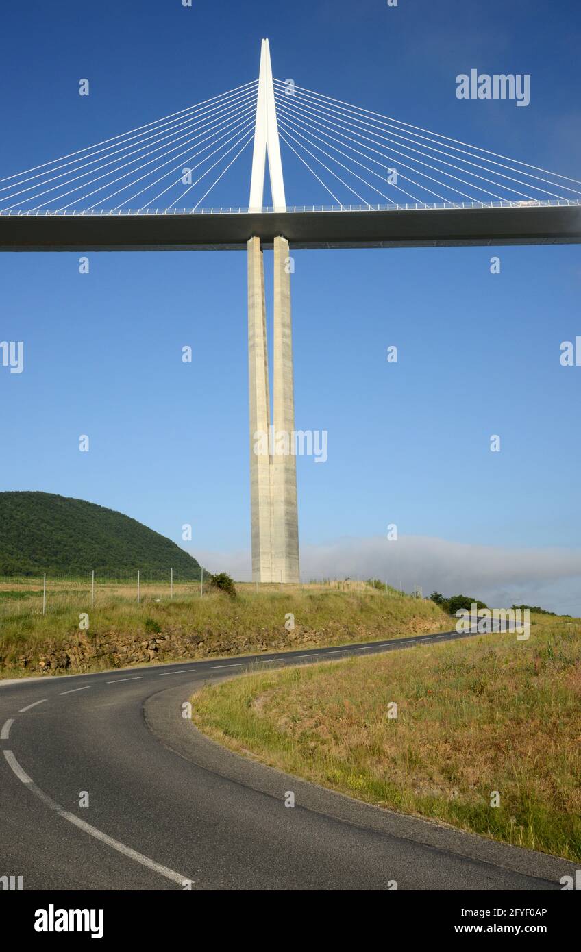 FRANCE. AVEYRON (12) MILLAU. VIADUC DESIGNED BY ARCHITECT COLUMBIA LORD NORMAN FOSTER. THE WORK WAS PRODUCED BY THE GROUPS FOR 3 YEARS EIFFAGE. DECEMB Stock Photo