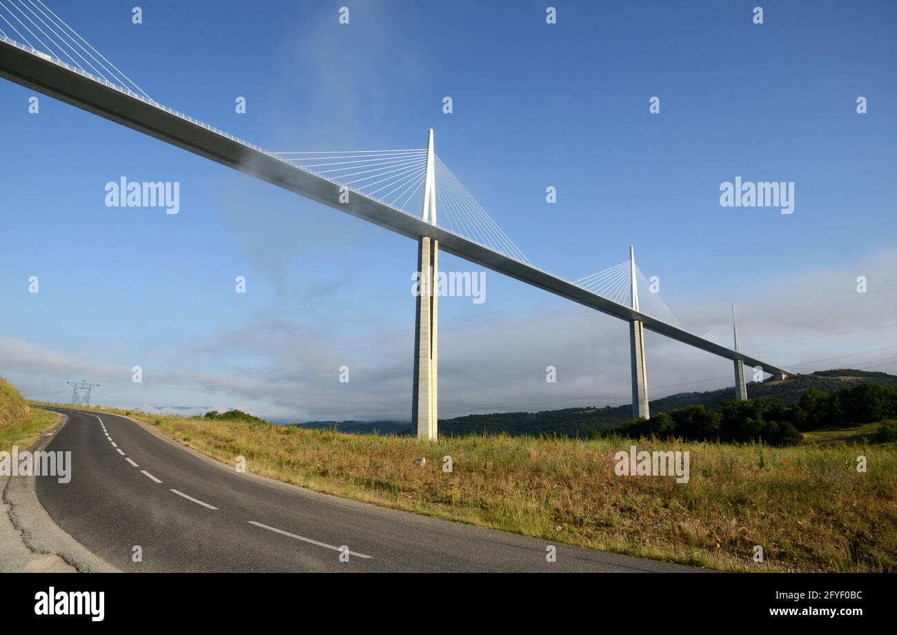 FRANCE. AVEYRON (12) MILLAU. VIADUC DESIGNED BY ARCHITECT COLUMBIA LORD NORMAN FOSTER. THE WORK WAS PRODUCED BY THE GROUPS FOR 3 YEARS EIFFAGE. DECEMB Stock Photo