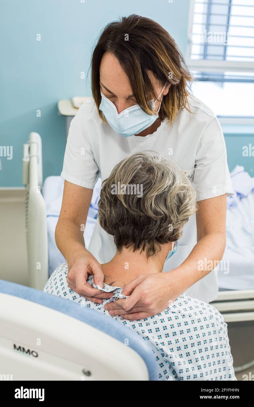 Nurse with an hospitalized patient. Limoges hospital, France. Stock Photo