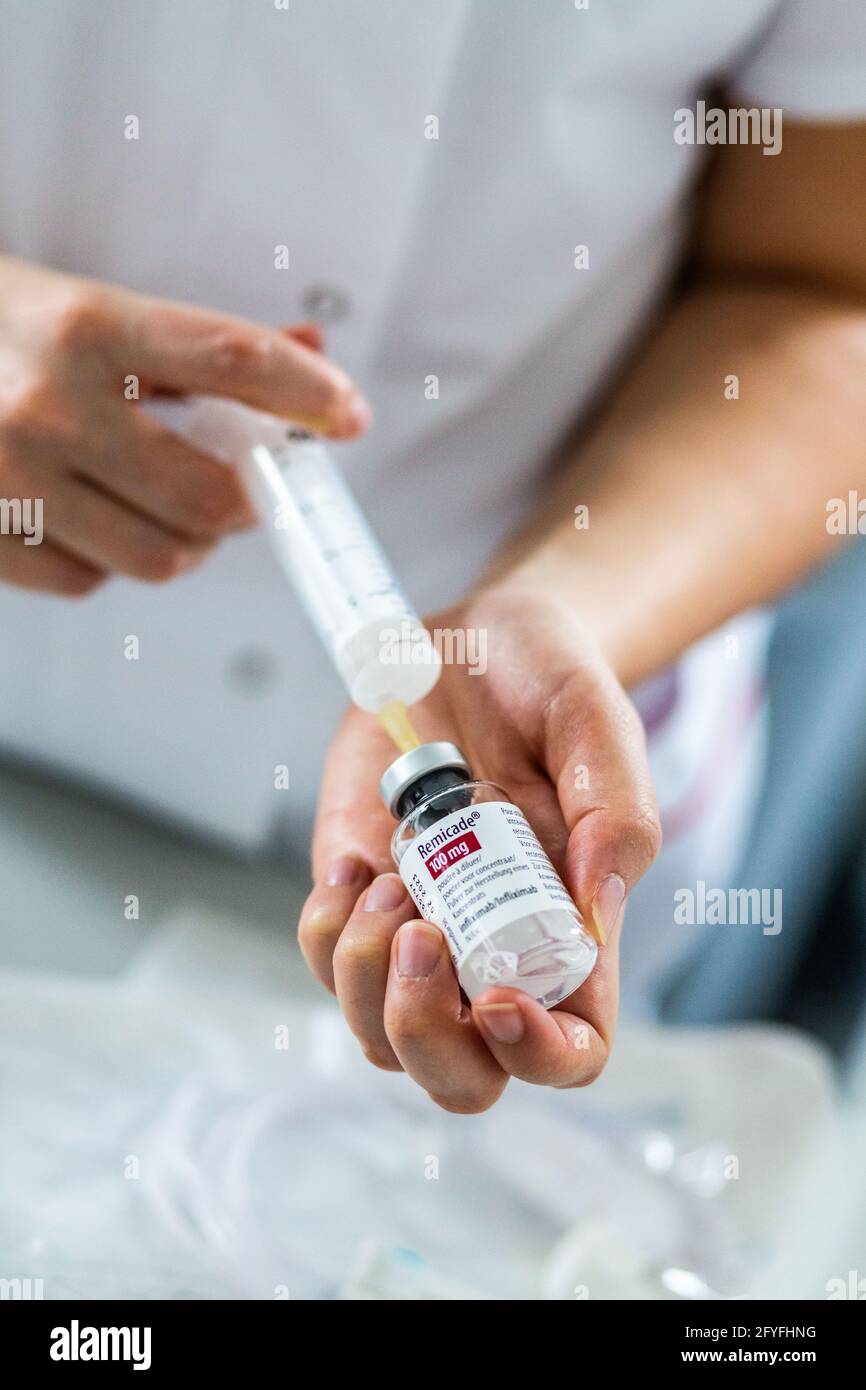 Preparation of a biotherapy infusion Infliximab (Remicade ®), treatment of chronic inflammatory rheumatism in adults in a rheumatology department, Fra Stock Photo