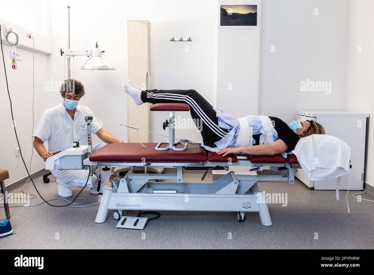 Traction hospital hires stock photography and images Alamy