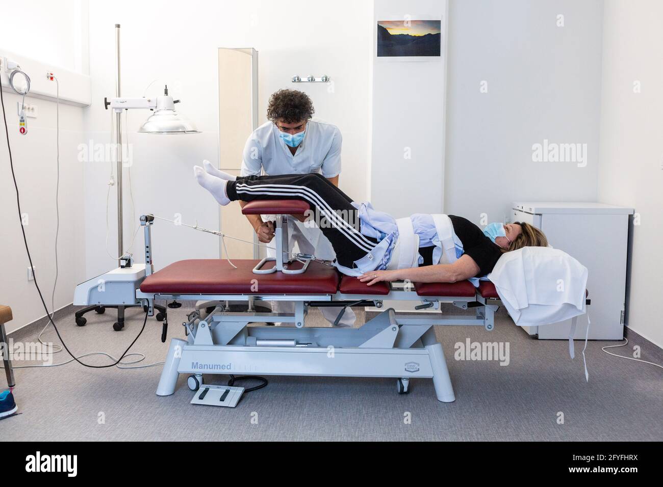 Traction hospital hires stock photography and images Alamy