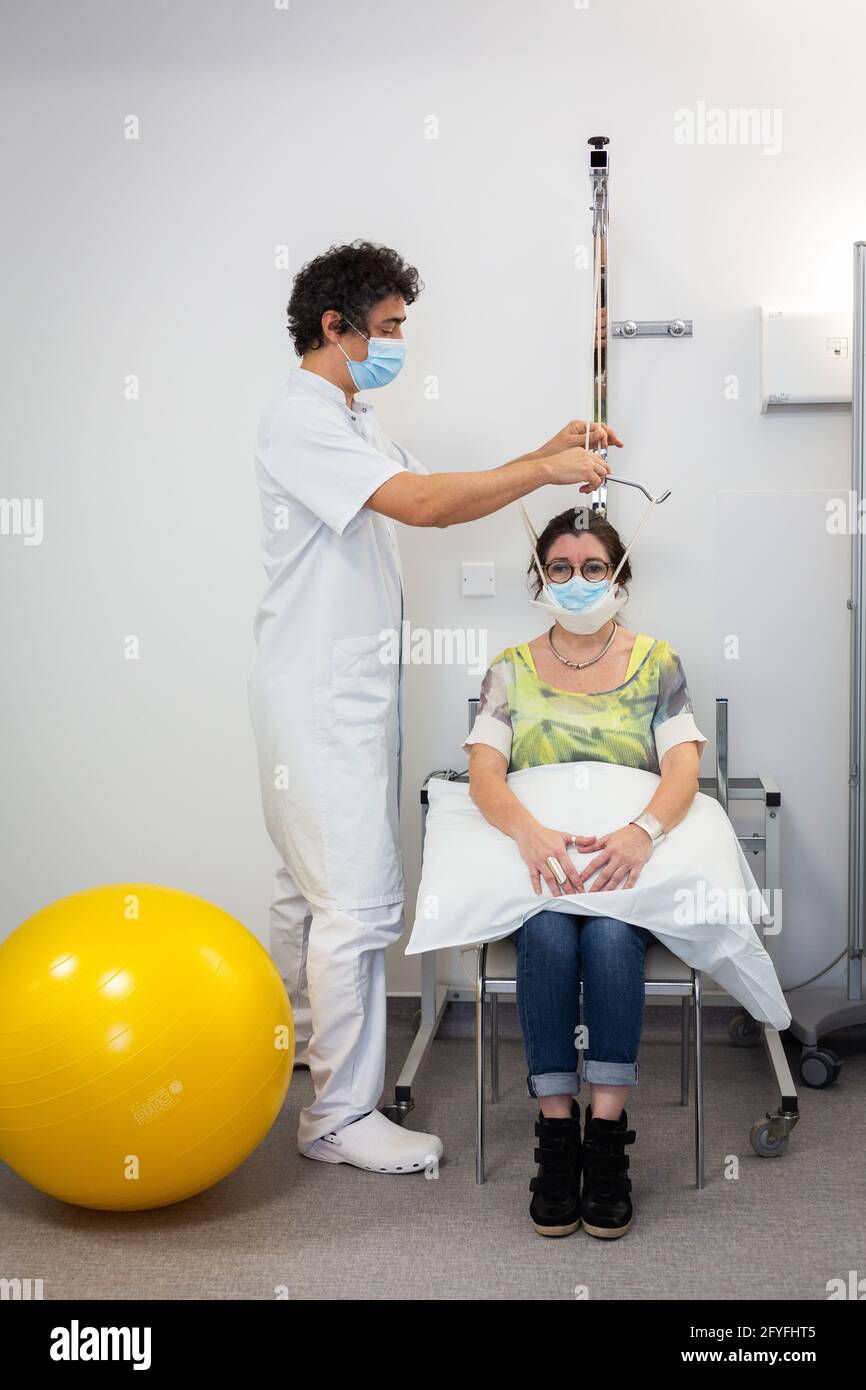 Traction hospital hires stock photography and images Alamy