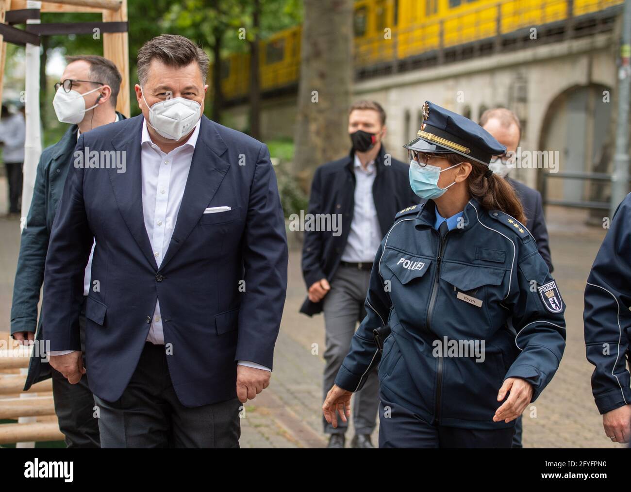 Berlin, Germany. 28th May, 2021. Andreas Geisel (SPD, l), Senator of ...