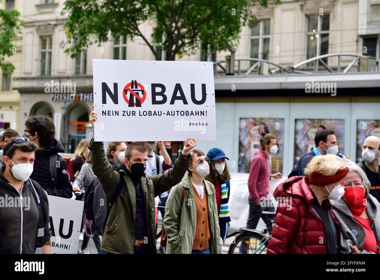 Vienna, Austria. 28th May, 2021. Demonstration of the mobility transition now. Commit to a climate and socially just mobility transition. A joint protest by Frieday for Future, System change-not climate change and Extinction Rebellion. Credit: Franz Perc / Alamy Live News Stock Photo