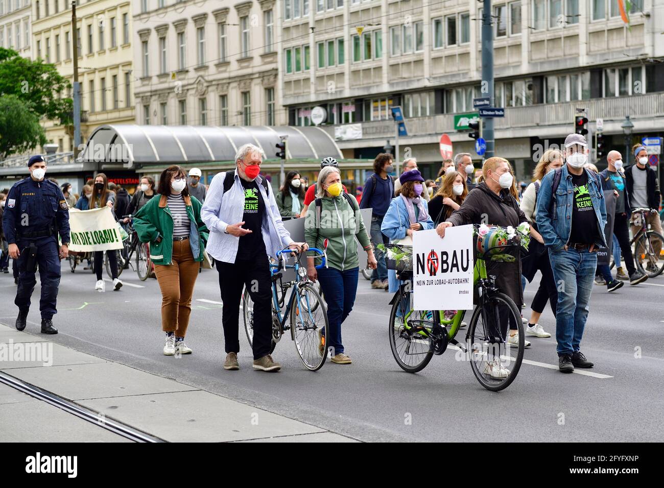 Vienna, Austria. 28th May, 2021. Demonstration of the mobility transition now. Commit to a climate and socially just mobility transition. A joint protest by Frieday for Future, System change-not climate change and Extinction Rebellion. Credit: Franz Perc / Alamy Live News Stock Photo