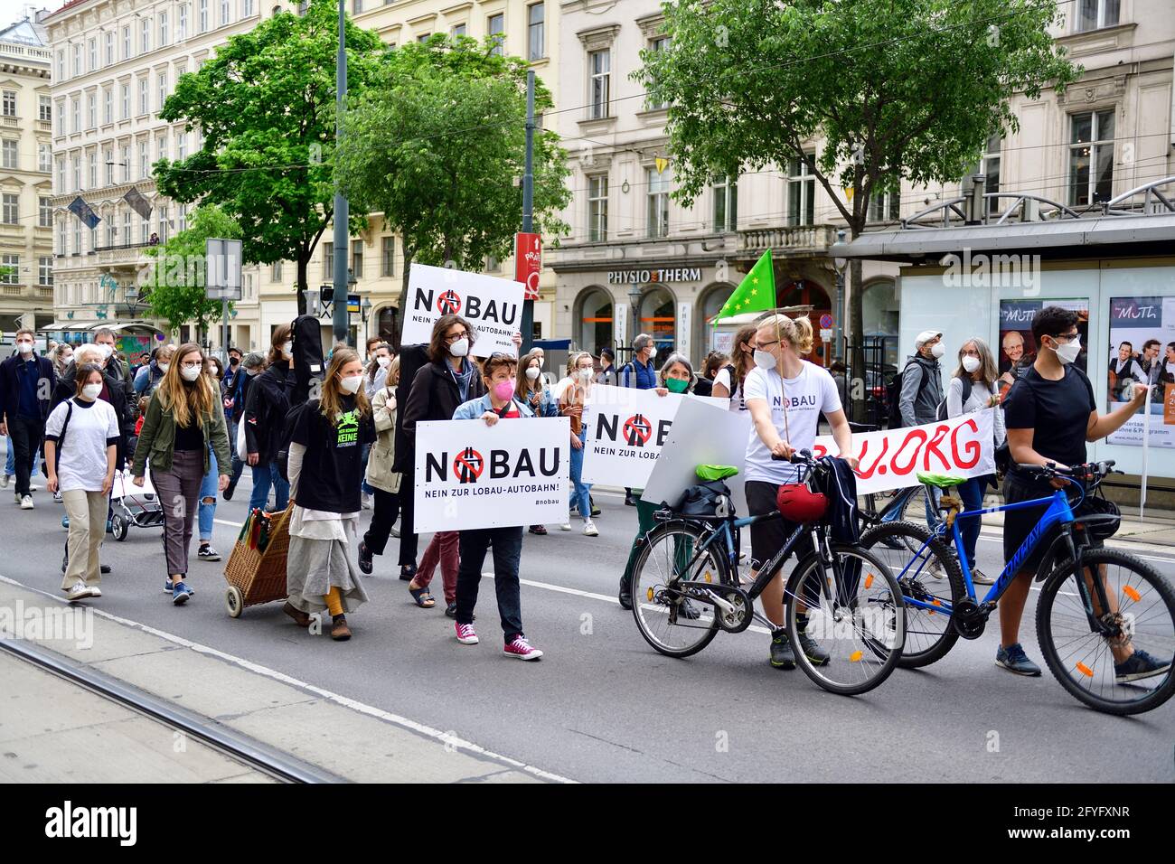 Vienna, Austria. 28th May, 2021. Demonstration of the mobility transition now. Commit to a climate and socially just mobility transition. A joint protest by Frieday for Future, System change-not climate change and Extinction Rebellion. Credit: Franz Perc / Alamy Live News Stock Photo
