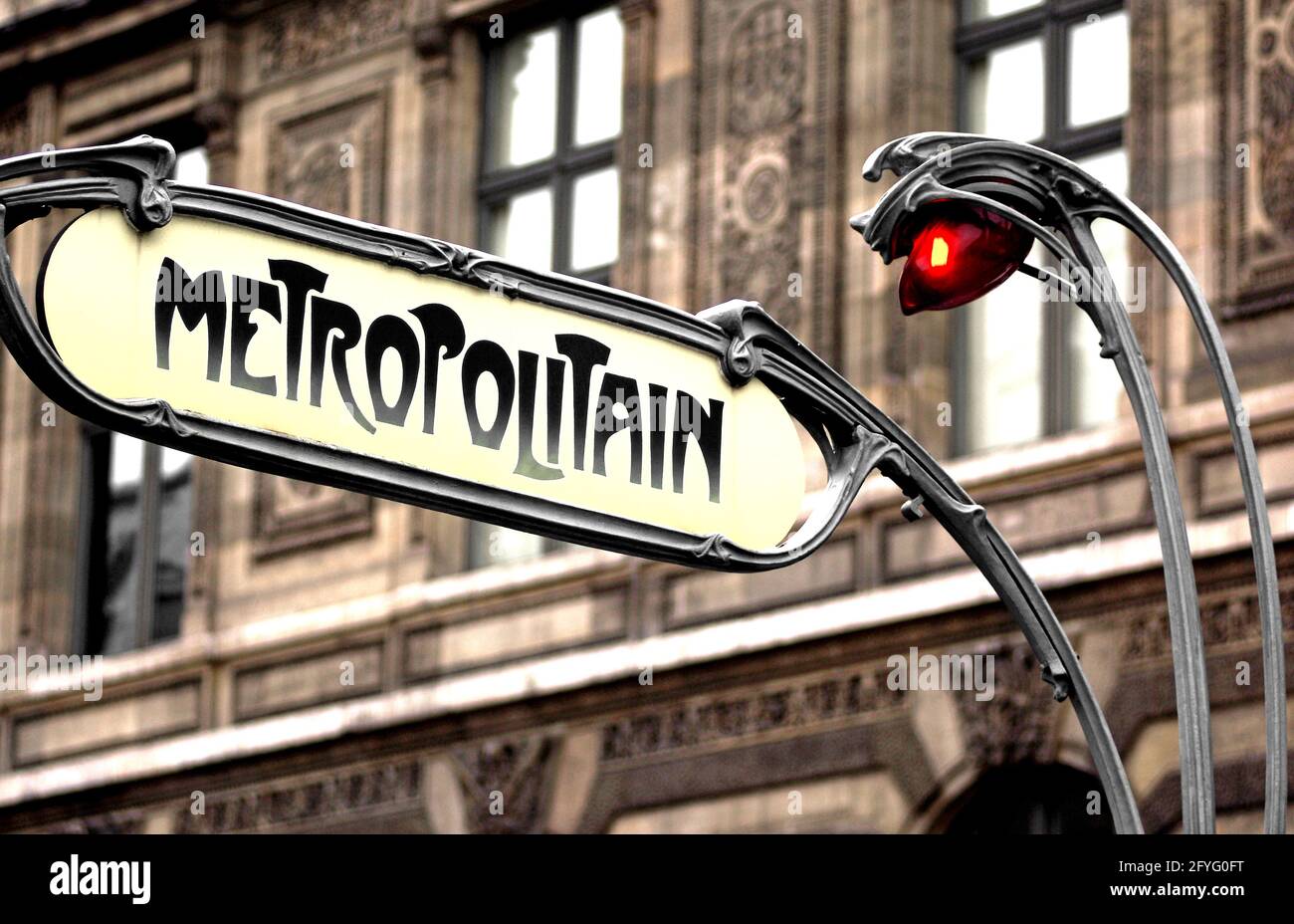 FRANCE. PARIS (75) METRO, STATION PALAIS ROYAL-MUSEE DU LOUVRE. EDICOLA OF GUIMARD PLACE THE ROYAL PALACE Stock Photo