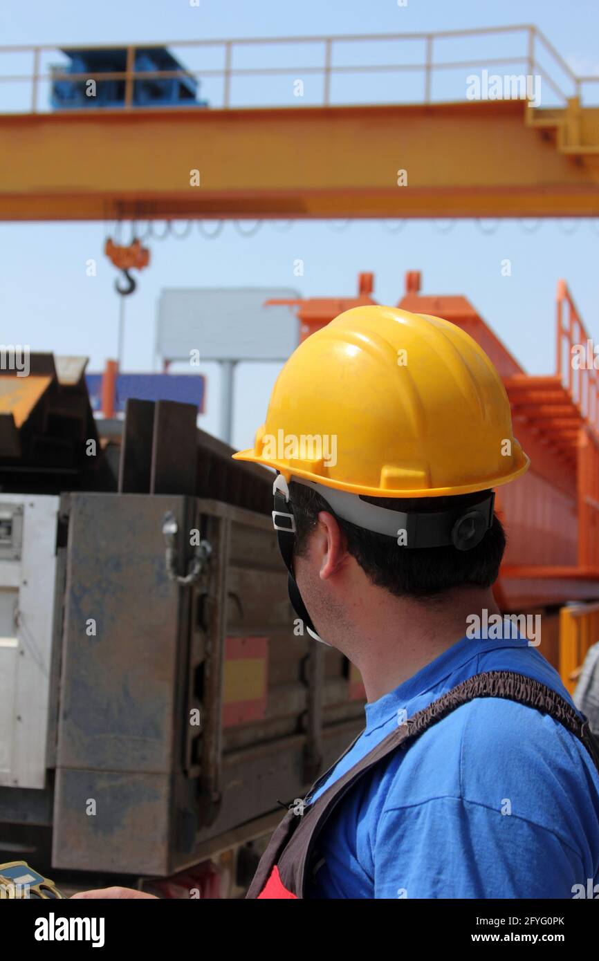 Worker loading the truck. Gantry crane Stock Photo Alamy