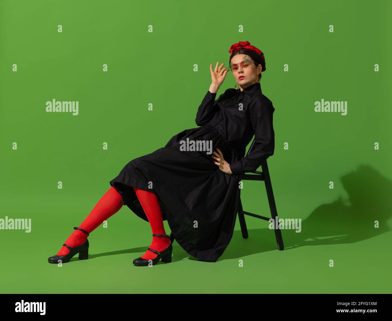 Painting woman dress green hi-res stock photography and images - Alamy