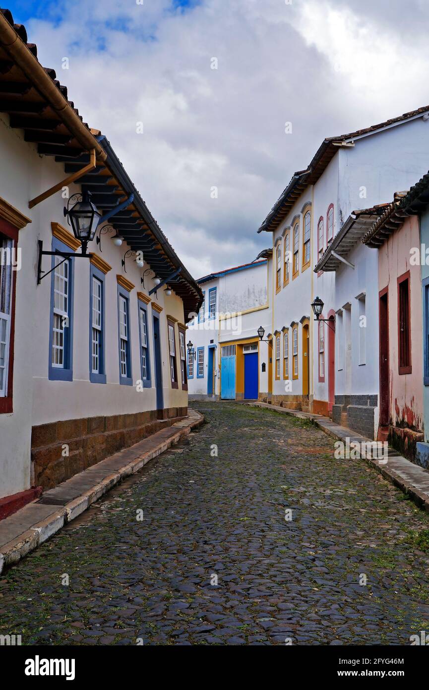 Typical street at historical city of Sao Joao del Rei, known as crooked  houses street (a Rua das Casas Tortas Stock Photo - Alamy