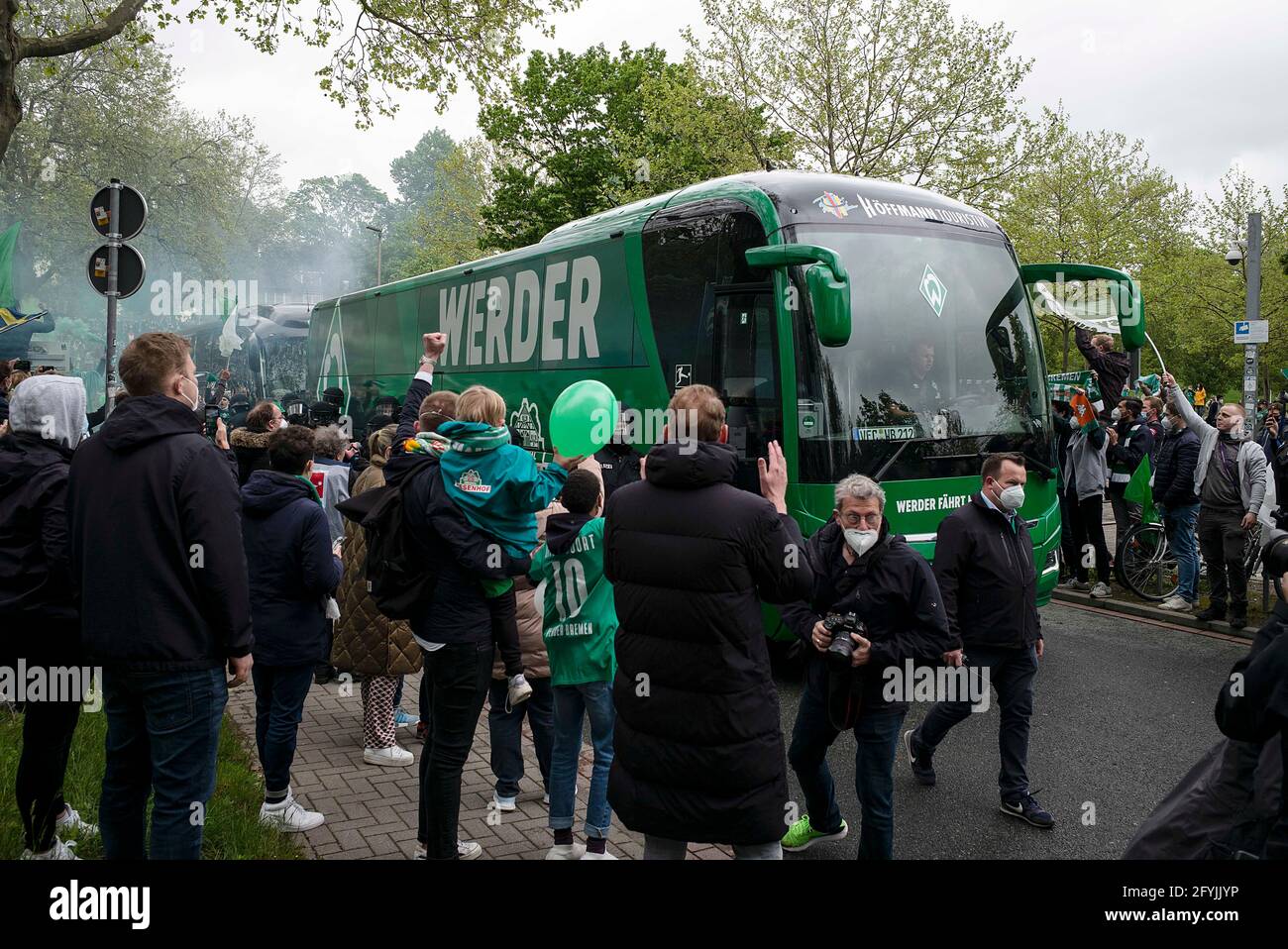 Big reception for the SV Werder Bremen team before the game; many fans,  anghaenger (supporters), supporters (supporters) awaited the team in front  of the stadium; the team bus was accompanied by a