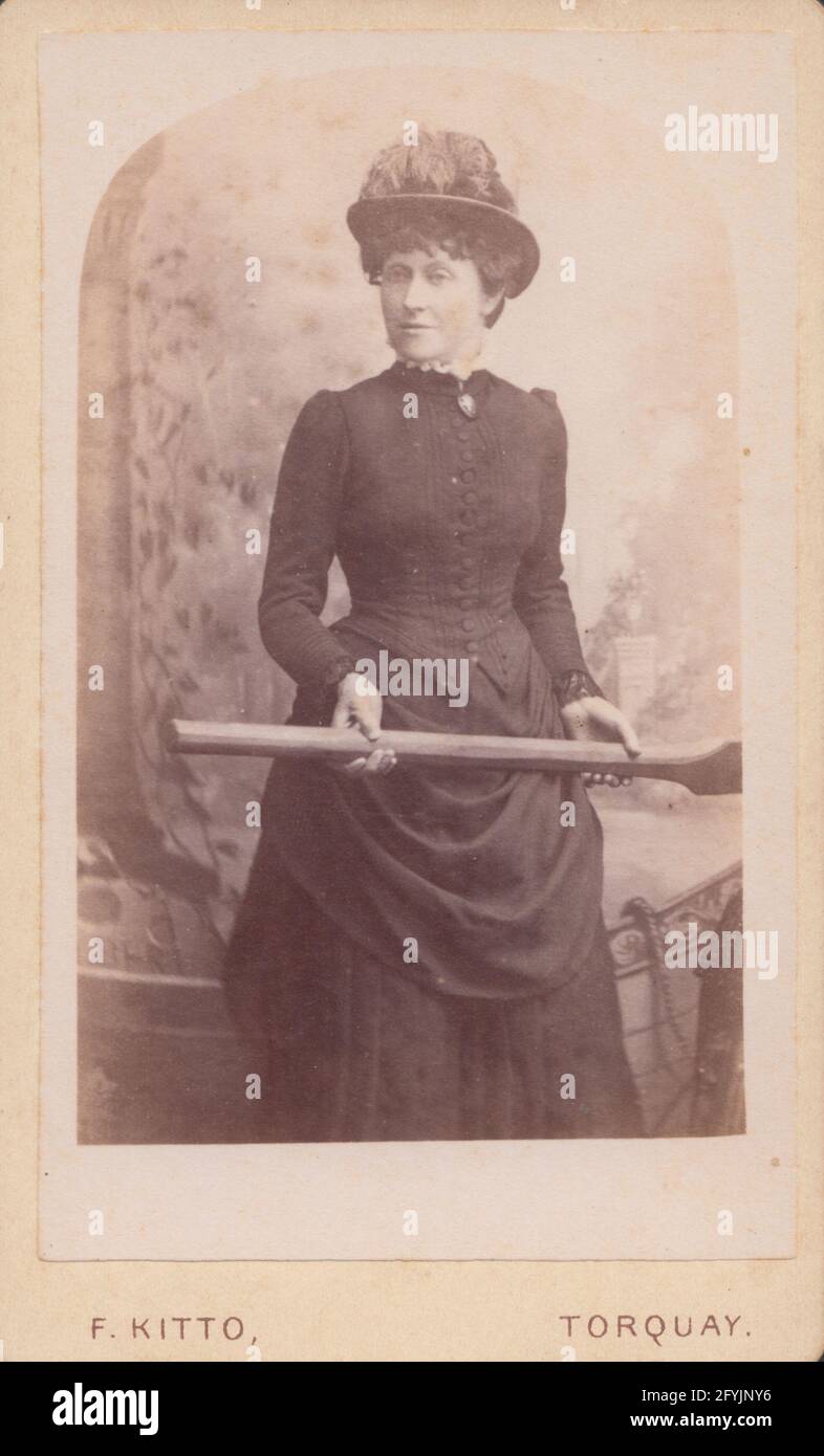 Victorian Torquay, Devon CDV (Carte De Visite) Showing a Lady Holding an Oar. Stock Photo
