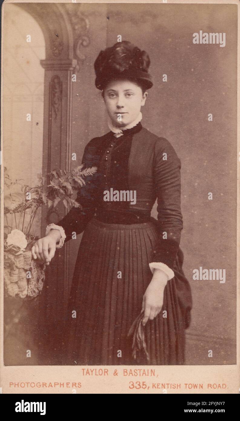 Victorian Kentish Town, London CDV (Carte De Visite) Showing an Elegant Young Lady Stock Photo