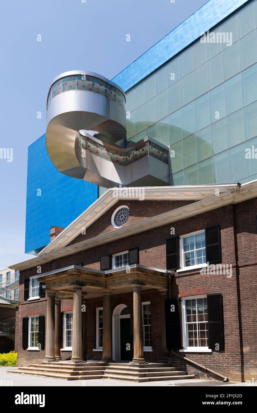 The Art Gallery of Ontario in Toronto, Canada. The brickwork Grange building plus titanium and glass expansion of the main building are seen. Stock Photo