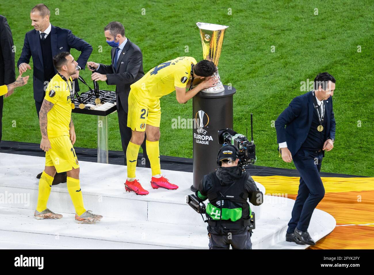 Gdansk, Poland. 26th May, 2021. Alfonso Pedraza of Villarreal CF kisses the Europa League trophy during the UEFA Europa League Final 2021 match cup awarding ceremony between Villarreal CF and Manchester United at Gdansk Arena.Final score: Villarreal 1-1 Manchester United (Villarreal 11:10 Manchester United on penalties) Credit: SOPA Images Limited/Alamy Live News Stock Photo