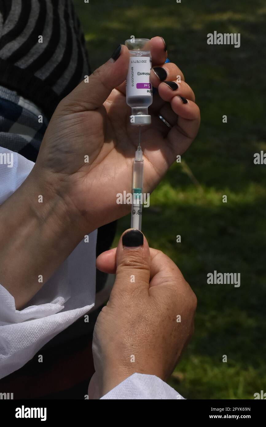 May 26, 2021: People wait in line to receive a dose of AstraZeneca Covid-19 vaccine at a makeshift health center in Srinagar, Indian Administered Kashmir on 25 May 2021. India recorded below 2, 00,000 covid-19 cases lowest in last 40 days. 3260 deaths were reported across India in last 24 hours. Credit: Muzamil Mattoo/IMAGESLIVE/ZUMA Wire/Alamy Live News Stock Photo