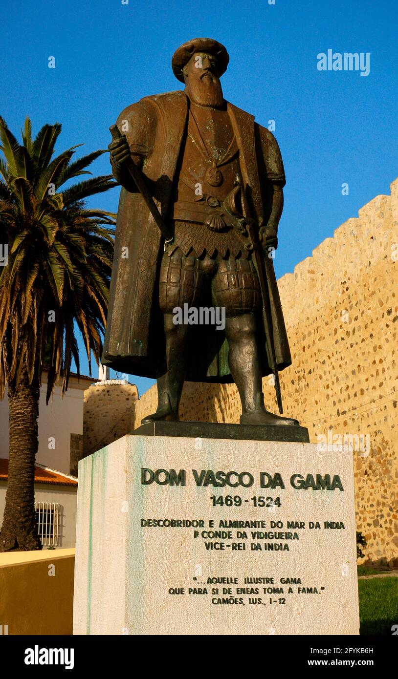 Vasco da Gama (Sines, 1465-Cochin, India, 1524). Portuguese navigator and explorer. Appointed by John II in 1487 to lead an expedition to India. He signed a trade treaty on behalf of the King of Portugal and founded establishments in Mozambique, Sofala and Cochin. He was viceroy of India. Monument to Vasco da Gama, inaugurated on 19 December 1970 next to the west tower of the castle. Bronze sculpture by the artist António Luís Branco de Paiva (1926-1987). Sines. Portugal. Stock Photo