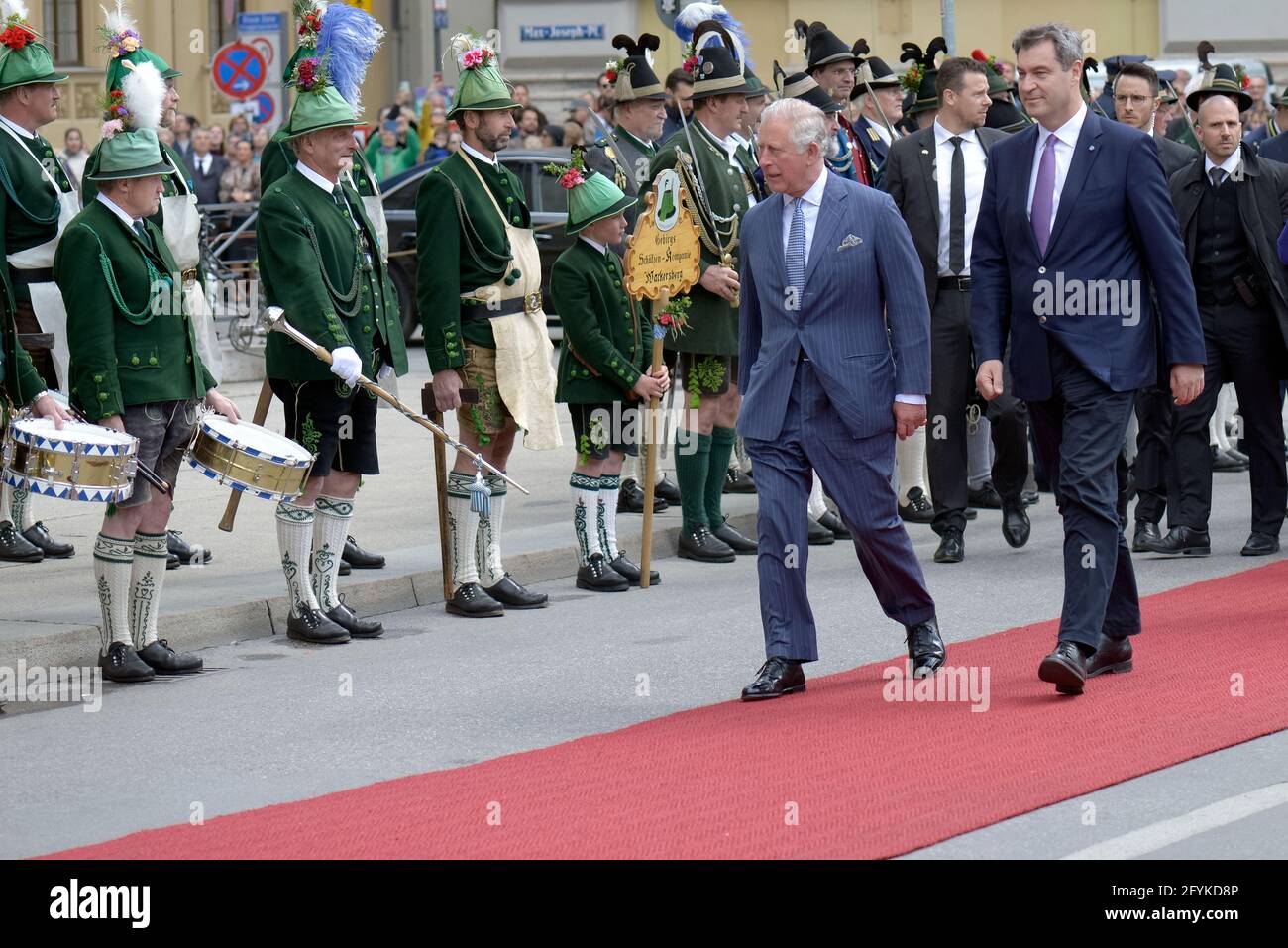 Prince Charles and Bavaria´s Prime Minister Markus Soeder walk along the red carpet and inspect a guard of honour, Max-Joseph-Platz, Munich, Bavaria Stock Photo