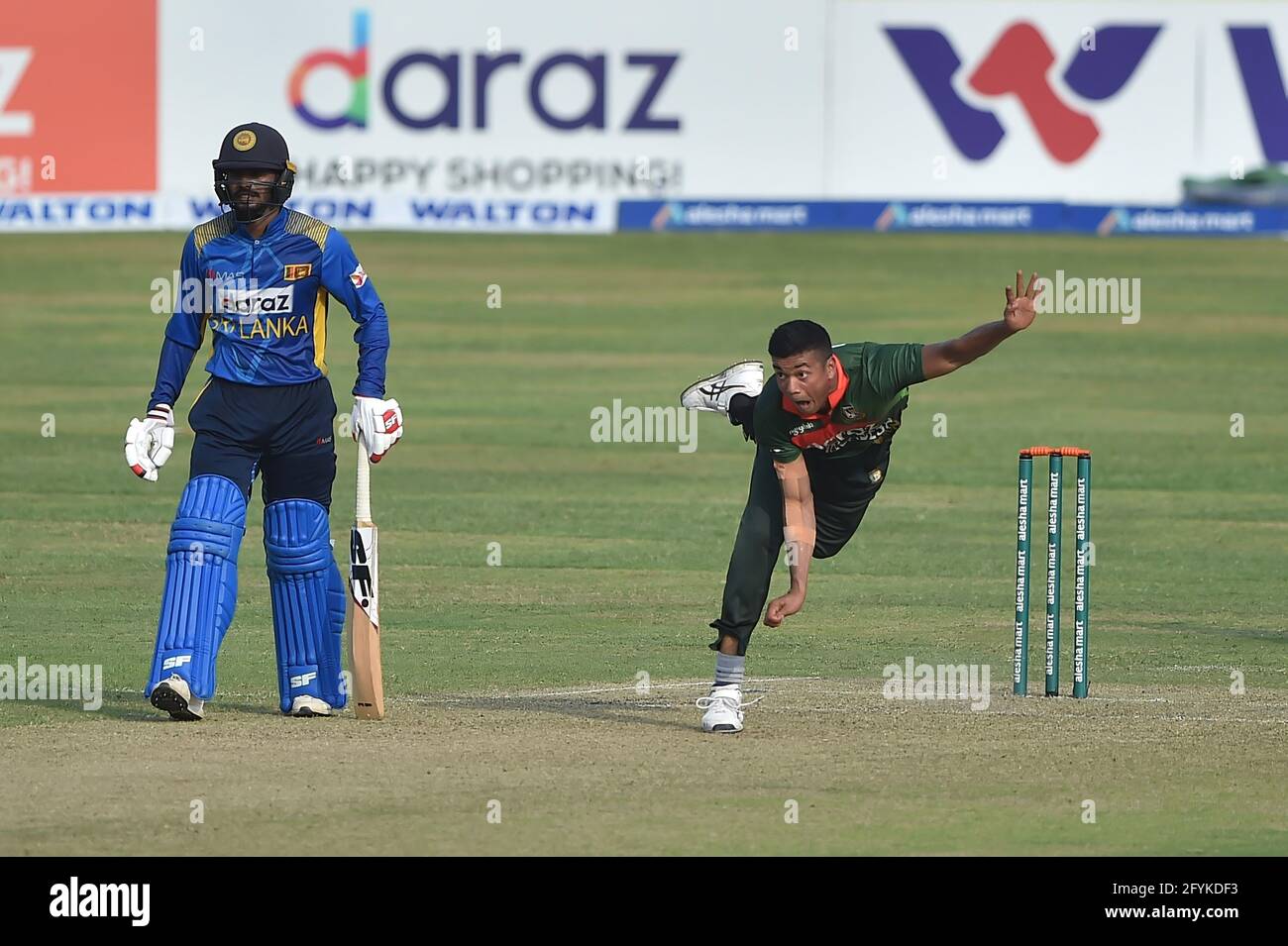 Bangladesh player Taskin Ahmed seen in action during the third and final one-day international (ODI) cricket match between Bangladesh and Sri Lanka at Sher-e-Bangla National Cricket Stadium in Dhaka. Final score; Bangladesh 2:1 Sri Lanka) (Photo by Md Manik / SOPA Images/Sipa USA) Stock Photo