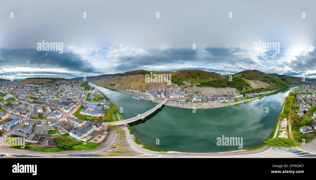 360 degree aerial panorama view on Bernkastel-Kues. Beautiful historical town on the loop of Moselle, Mosel river.  Castle Landshut on hill. Rhineland Stock Photo