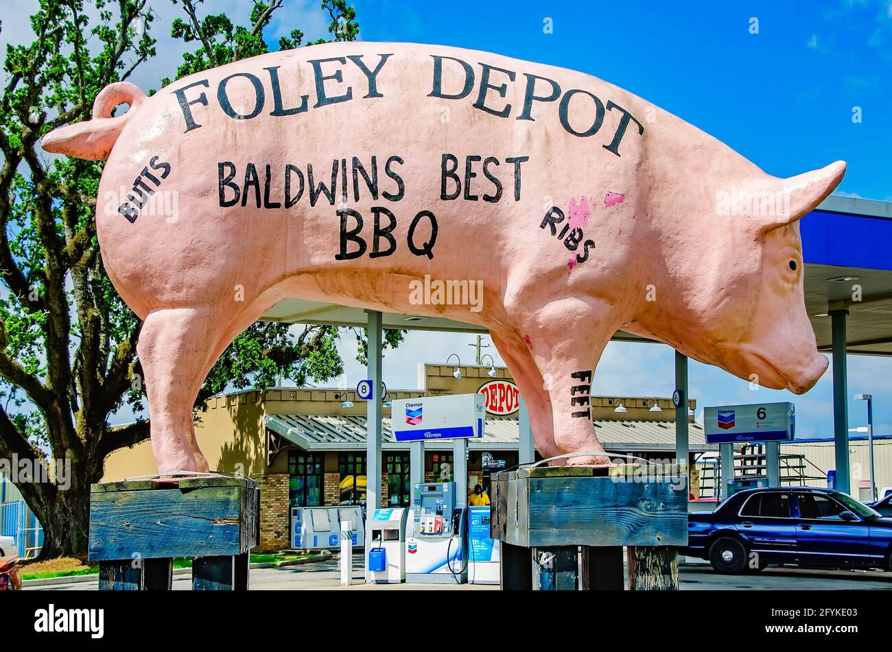 A pink pig statue advertises the Carolina-style barbecue at Foley Depot gas station, May 27, 2021, in Foley, Alabama. Stock Photo