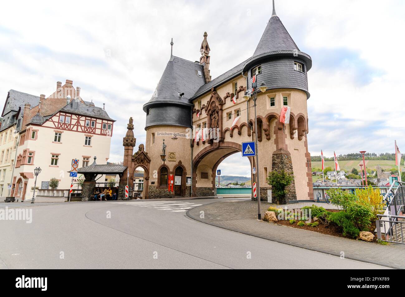 8. Mai 2021: City Gate in Traben-Trarbach am Mosel. Beautiful historical town on the loop of romantic Moselle river. Rhineland-Palatinate, Germany, be Stock Photo
