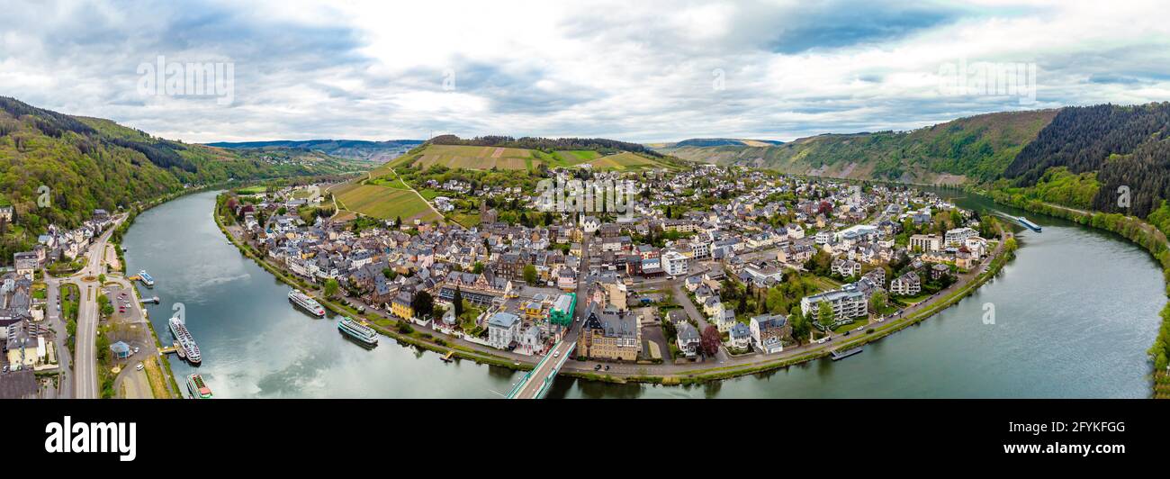 180 degree aerial Panorama view on Traben-Trarbach. Beautiful historical town on the loop of romantic Moselle, Mosel  river. Rhineland-Palatinate, Ger Stock Photo