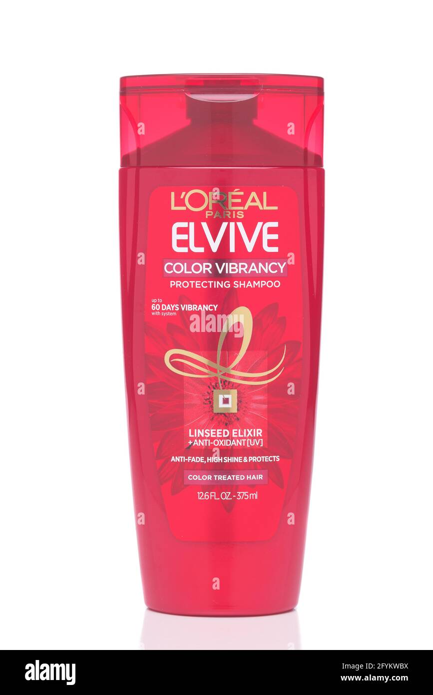 IRVINE, CALIFORNIA - 28 MAY 2021: A bottle of Loreal Paris Elvive Color Vibrancy Shampoo. Stock Photo