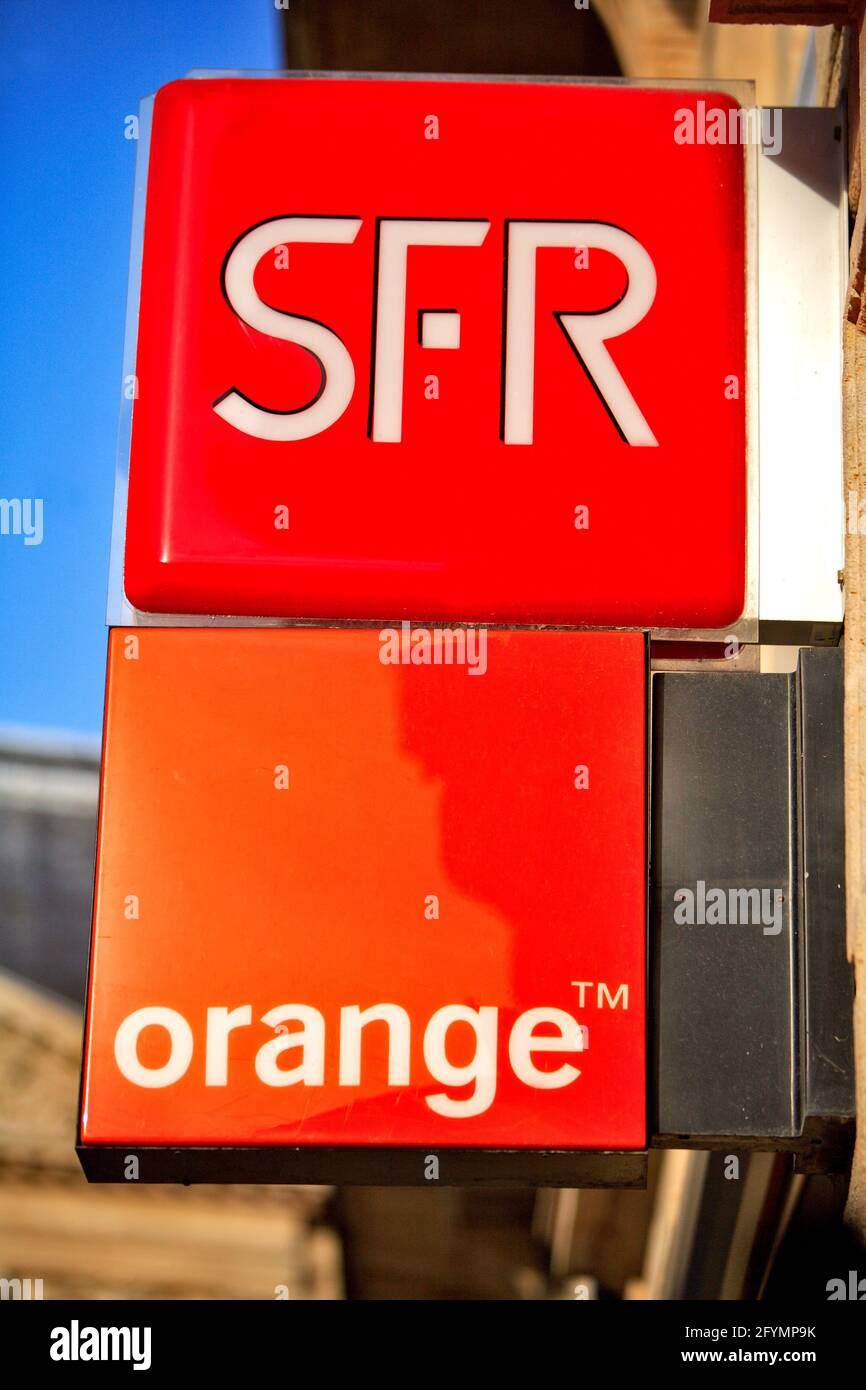 FRANCE. GIRONDE (33) SFR ET ORANGE (FRANCE TELECOM), FRENCH COMPANY MOBILE  PHONE Stock Photo - Alamy
