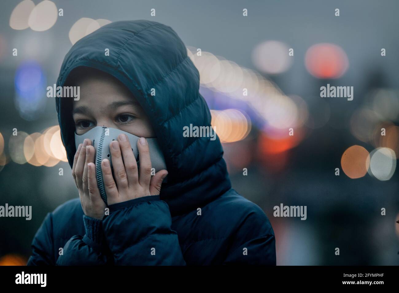 Air pollution child mask smog hi-res stock photography and images - Alamy
